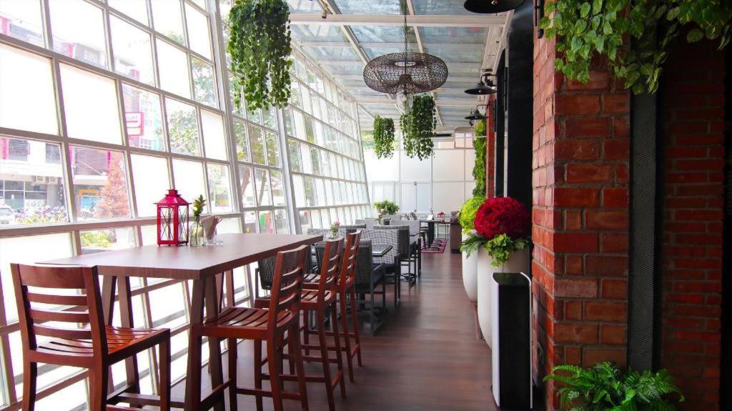 The Arista Hotel Palembang Exterior photo